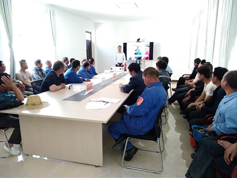 
				   
					黃河同力鹿角嶺礦山舉行滑塌、消防事故應(yīng)急救援演練
				 